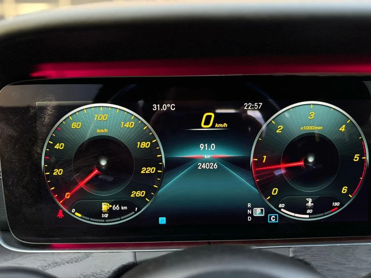 Mercedes-Benz E 220, снимка 2 - Автомобили и джипове - 55692715