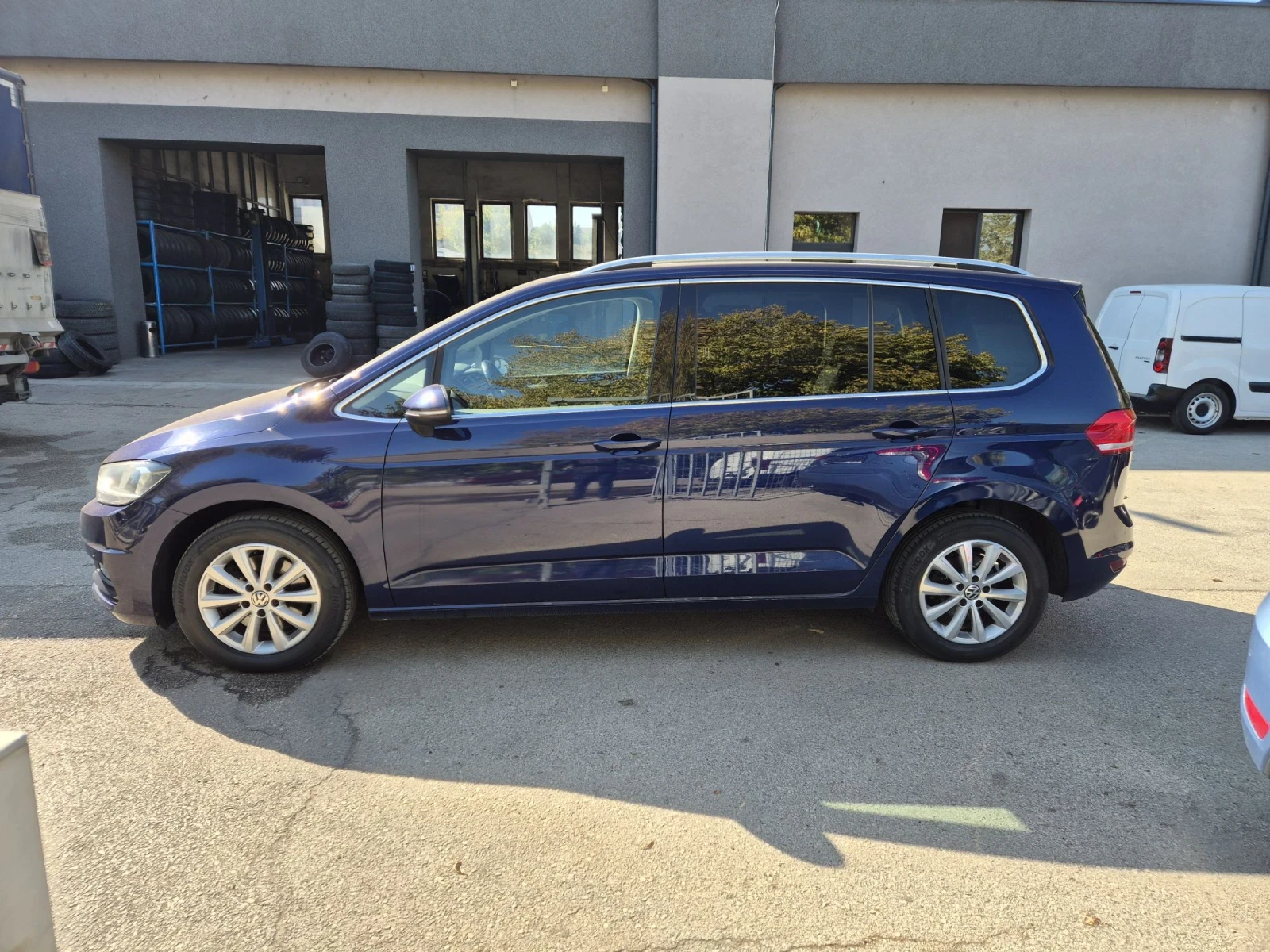 VW Touran НОВ ВНОС DSG, снимка 7 - Автомобили и джипове - 56303850