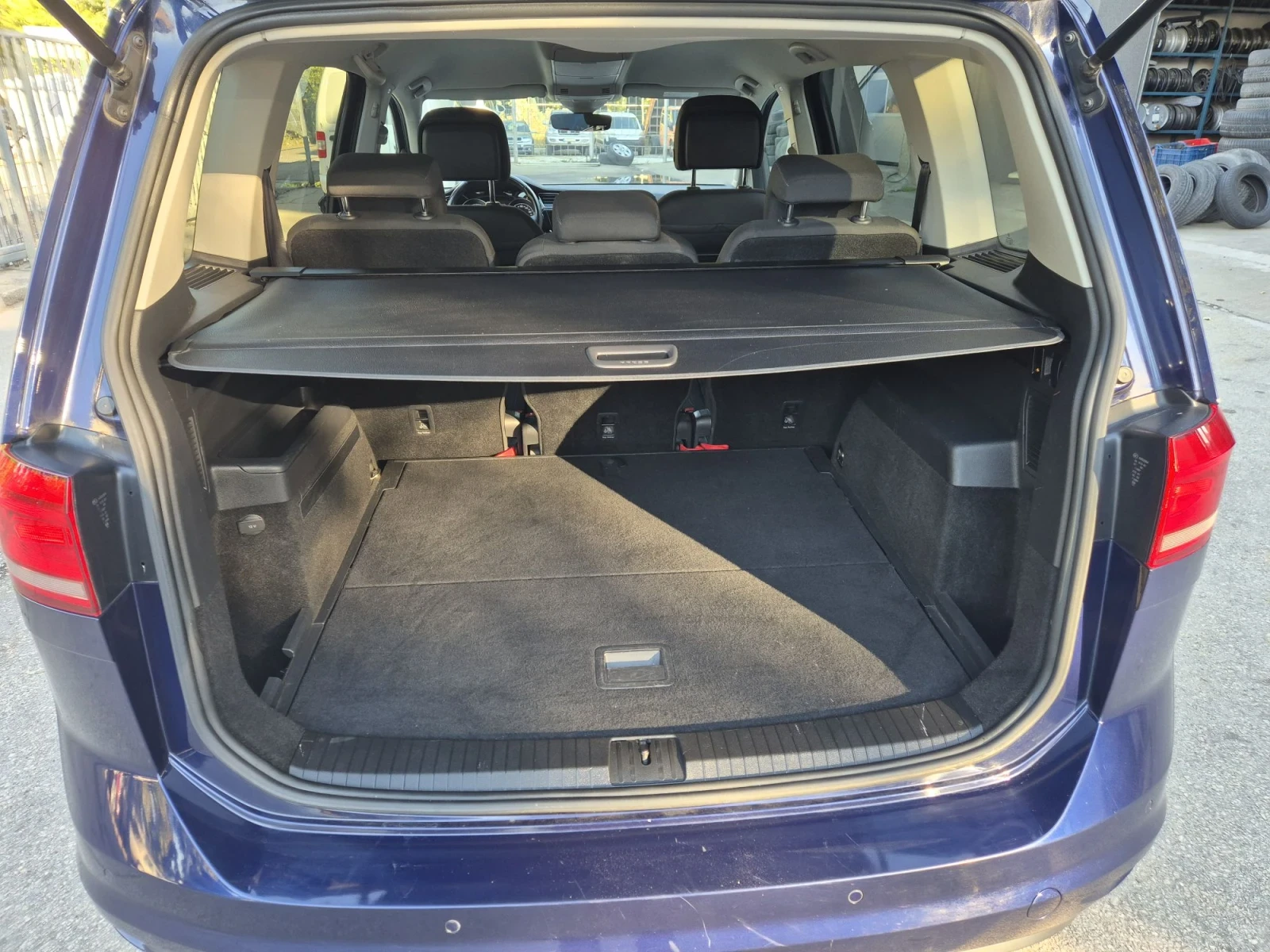 VW Touran НОВ ВНОС DSG, снимка 15 - Автомобили и джипове - 56303850