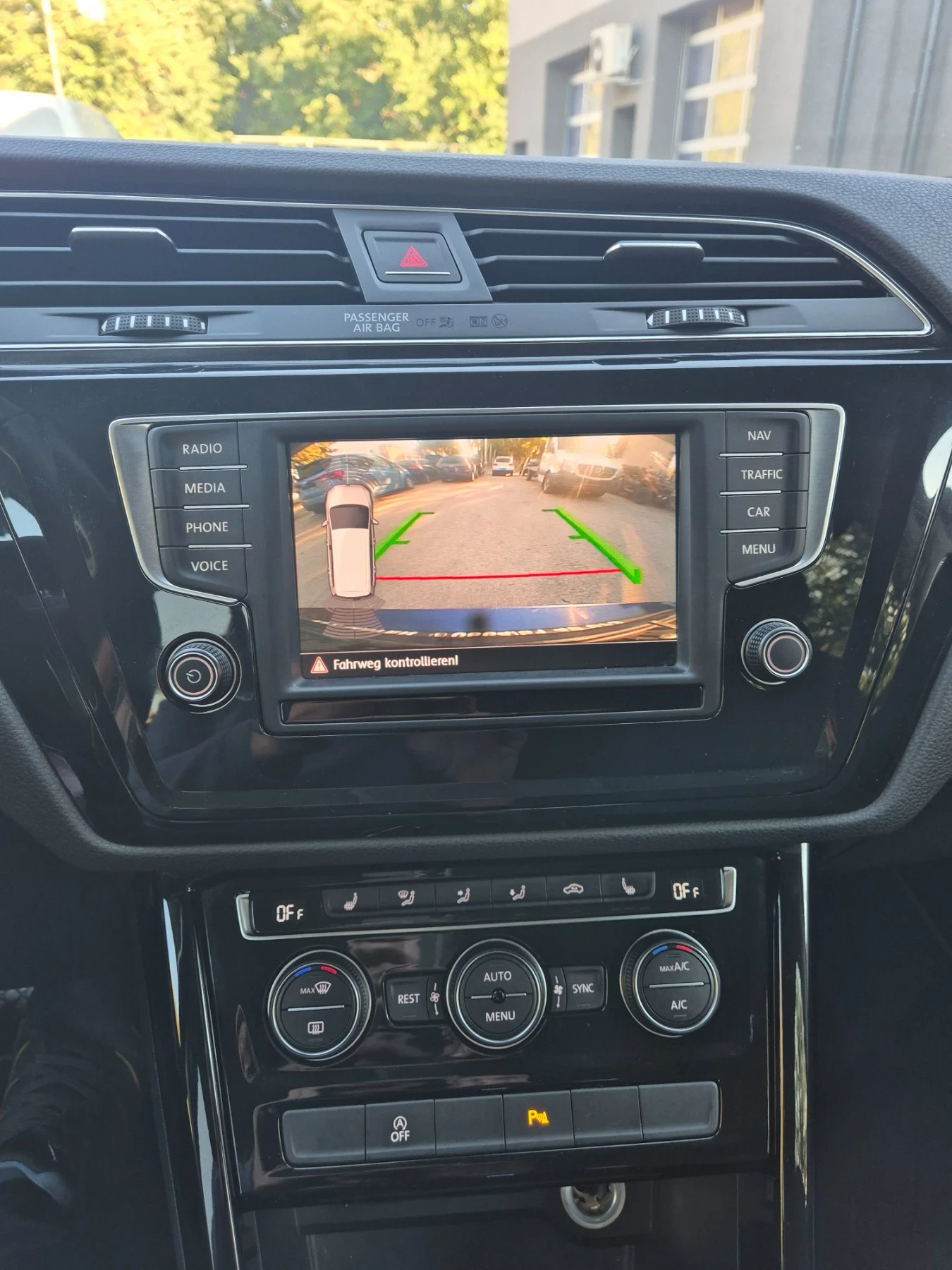 VW Touran НОВ ВНОС DSG, снимка 14 - Автомобили и джипове - 56303850