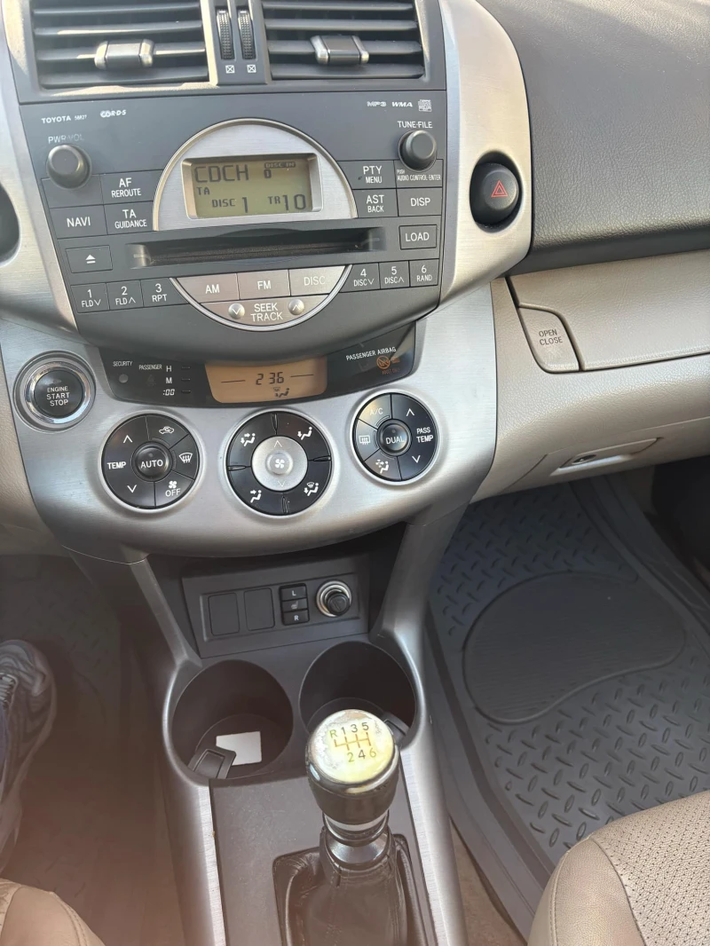 Toyota Rav4, снимка 12 - Автомобили и джипове - 49263709