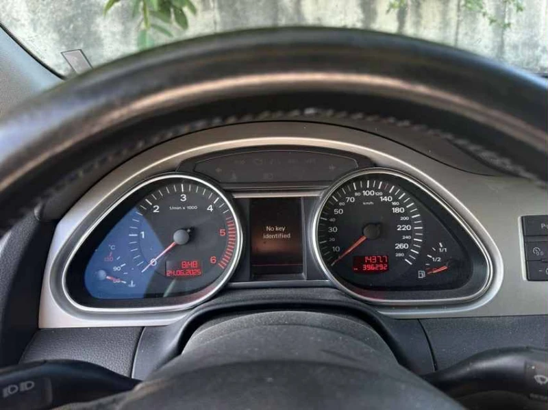 Audi Q7, снимка 6 - Автомобили и джипове - 50778135