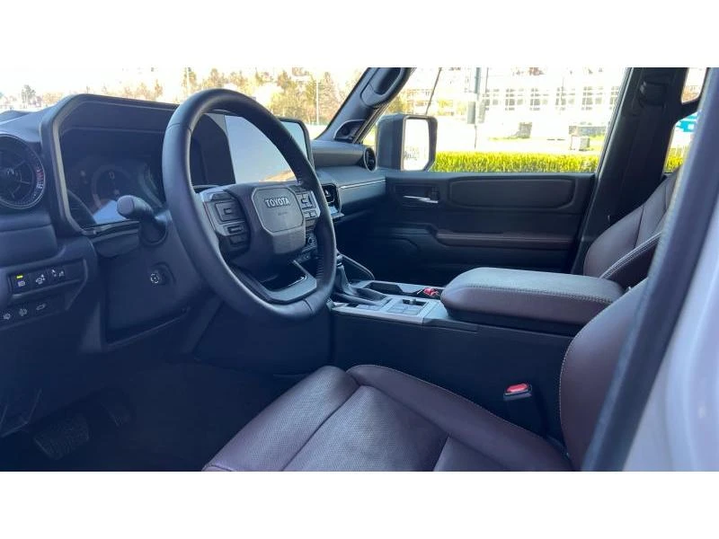 Toyota Land cruiser 250 Luxury, снимка 9 - Автомобили и джипове - 56193238