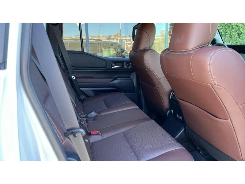 Toyota Land cruiser 250 Luxury, снимка 16 - Автомобили и джипове - 56193238