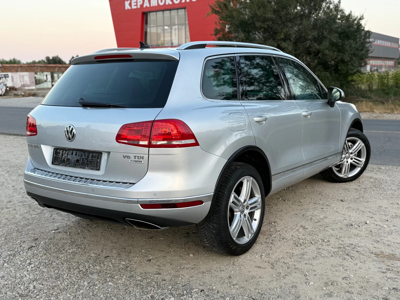 VW Touareg 3.0 TDI FACE-LIFT EVRO6 LIZING - изображение 7