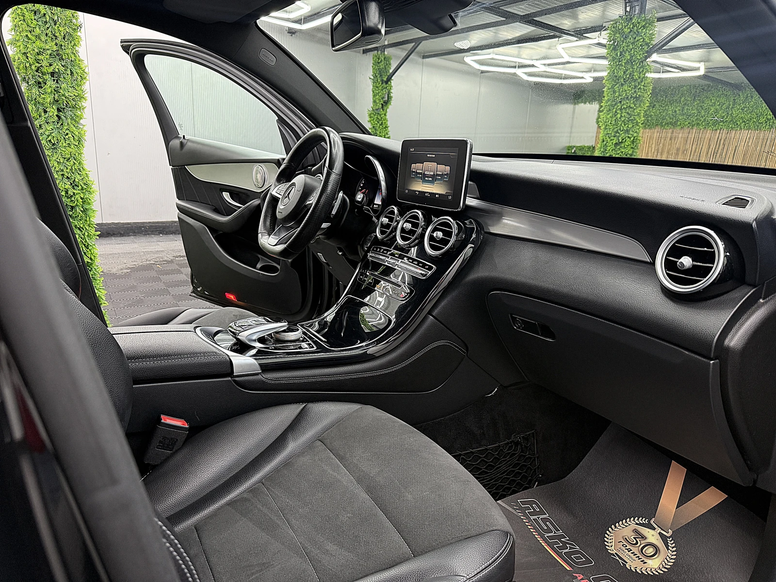 Mercedes-Benz GLC 350 KUPE/AMG-line/4-Matic/KeylessGo/360-k/ЛИЗИНГ, снимка 12 - Автомобили и джипове - 54620904