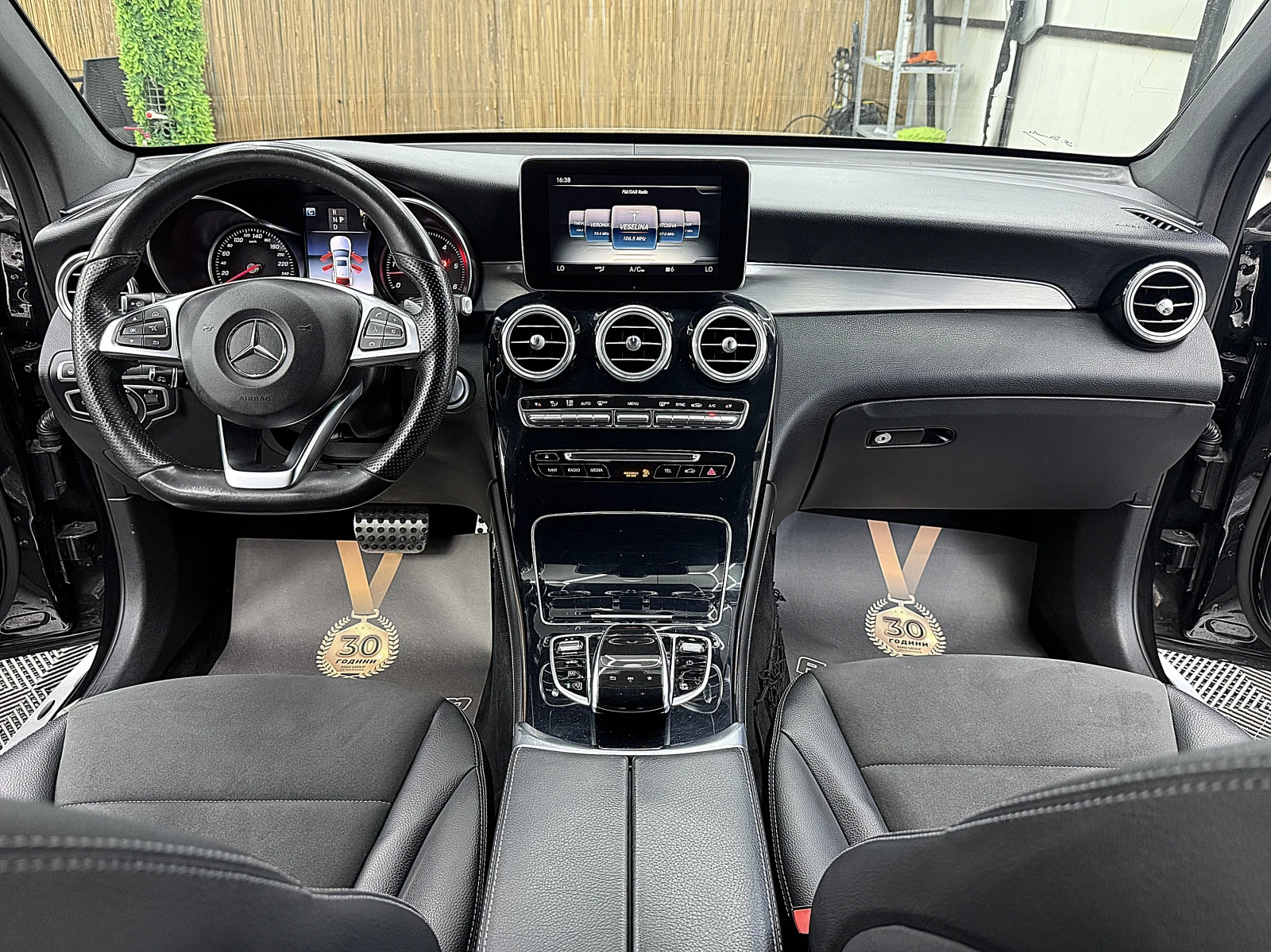 Mercedes-Benz GLC 350 KUPE/AMG-line/4-Matic/KeylessGo/360-k/ЛИЗИНГ, снимка 15 - Автомобили и джипове - 54620904