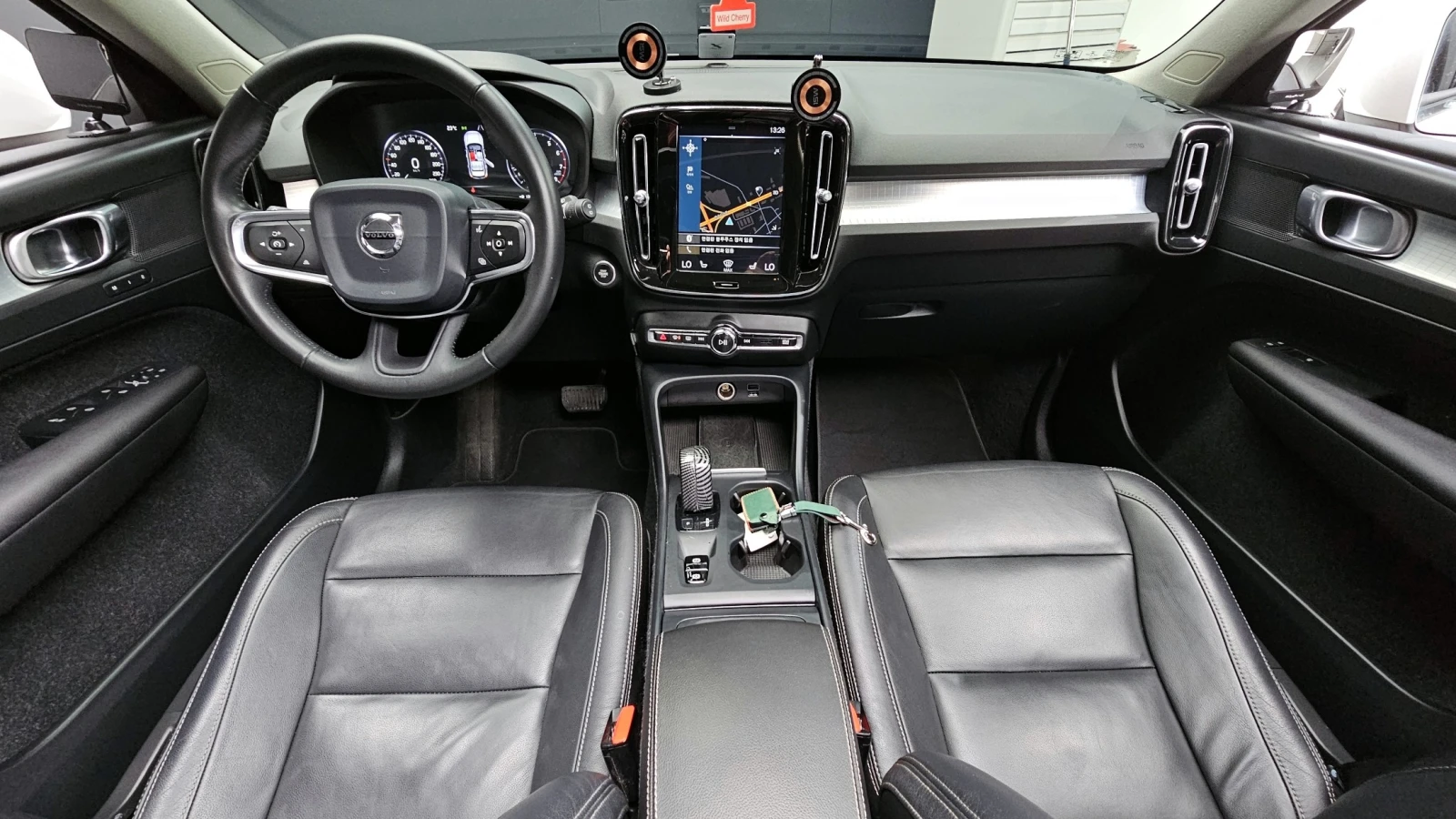 Volvo XC40 2.0 T4 Momentum , снимка 6 - Автомобили и джипове - 56180362