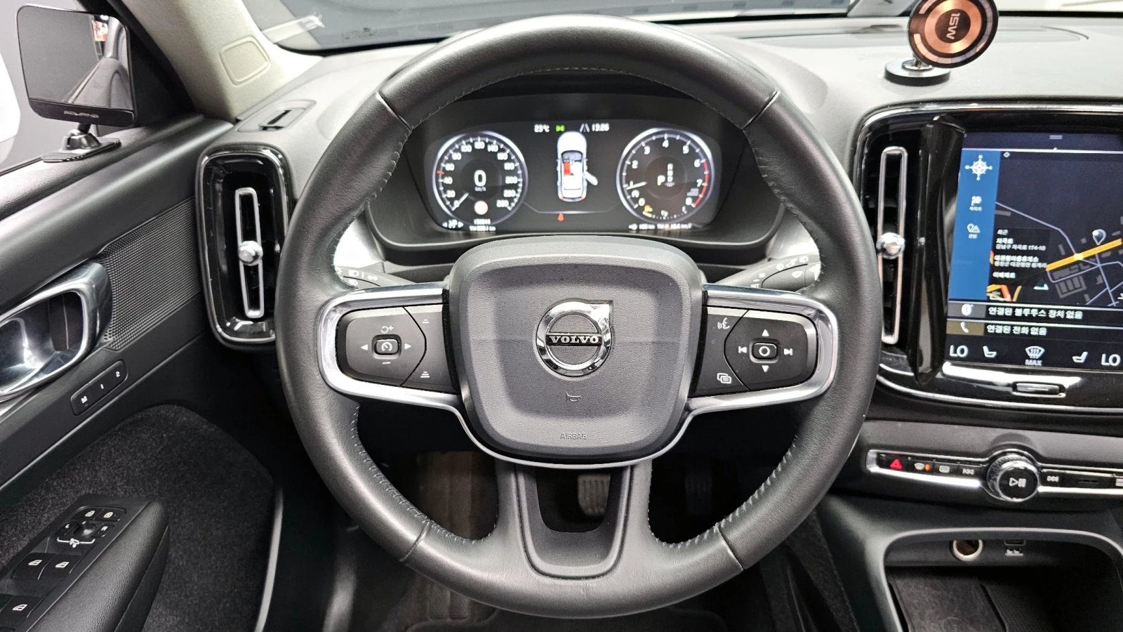 Volvo XC40 2.0 T4 Momentum , снимка 12 - Автомобили и джипове - 56180362