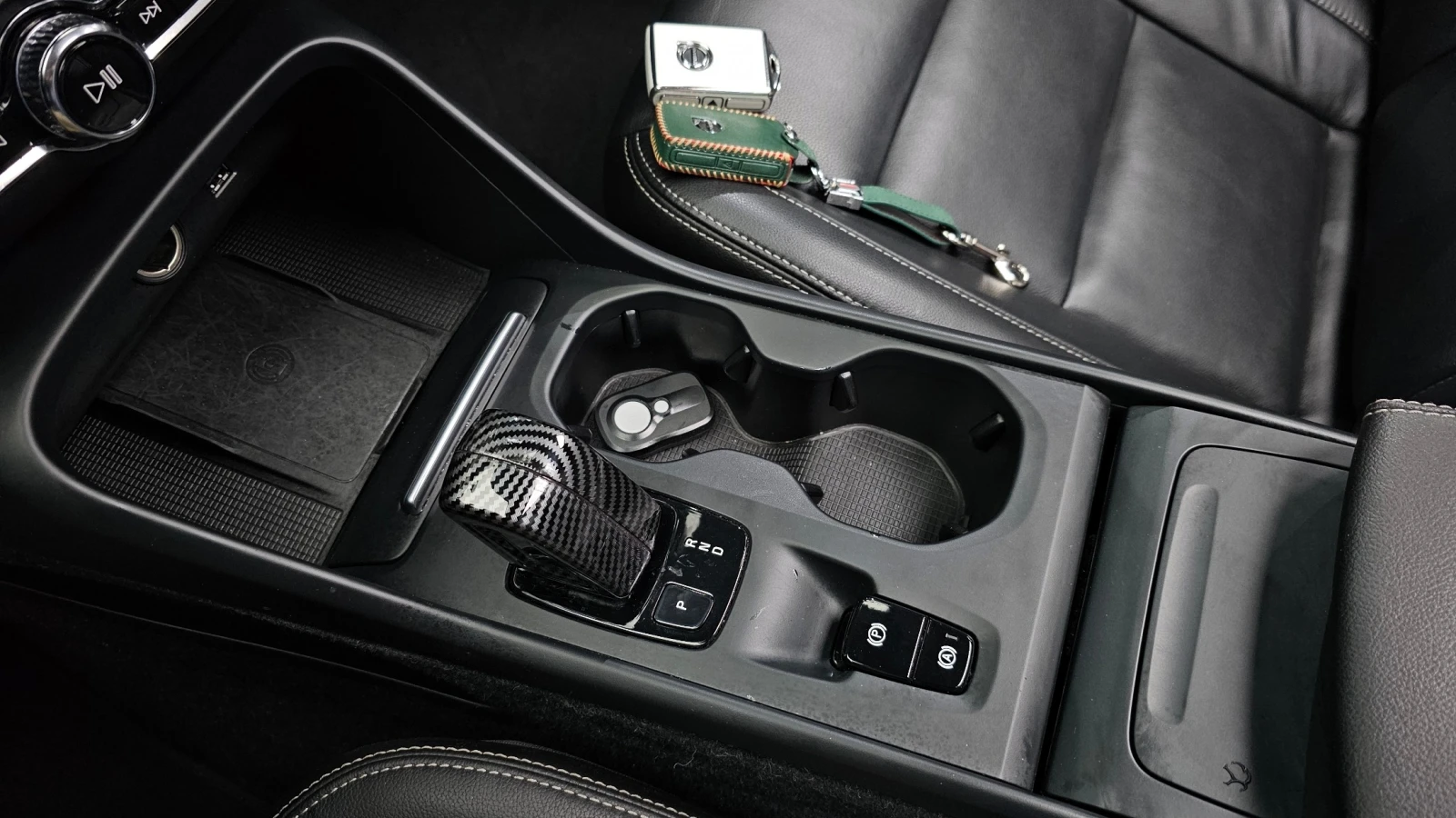 Volvo XC40 2.0 T4 Momentum , снимка 8 - Автомобили и джипове - 56180362