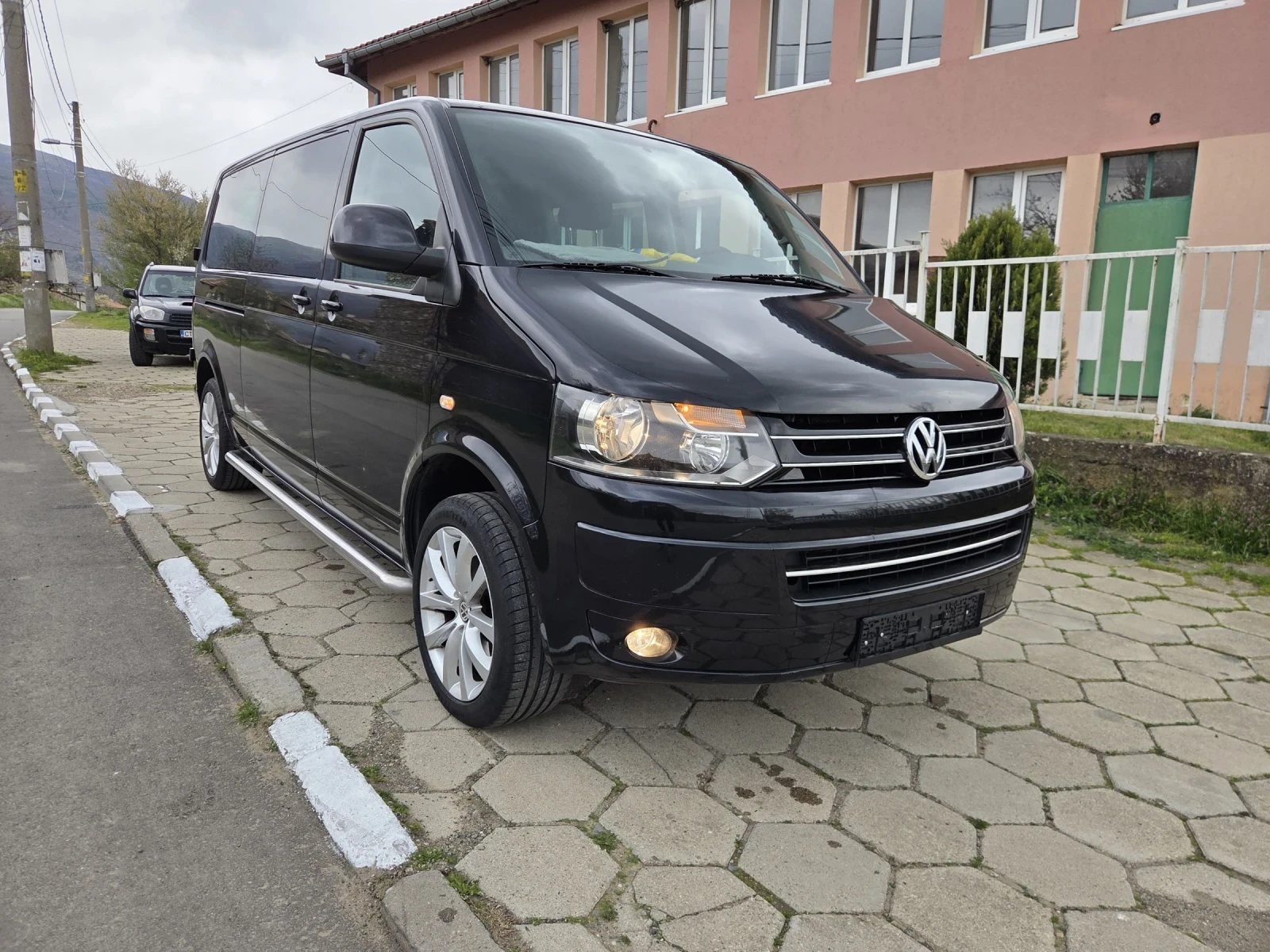 VW T5 ФЕЙС 2.0 180КС * АВТОМАТИК* , снимка 3 - Бусове и автобуси - 55052178