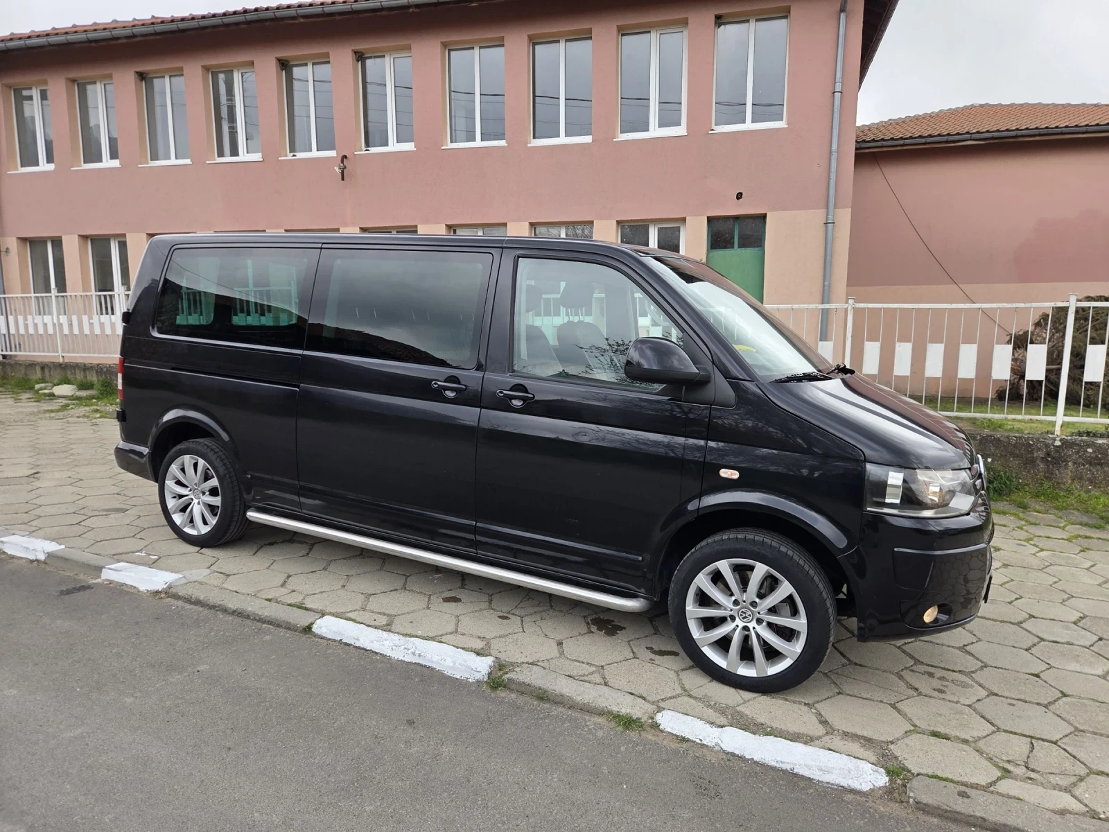 VW T5 ФЕЙС 2.0 180КС * АВТОМАТИК* , снимка 4 - Бусове и автобуси - 55052178