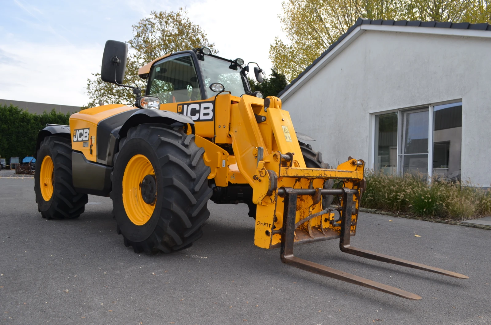 Телескопичен товарач JCB 541-70 Agri Super - изображение 10