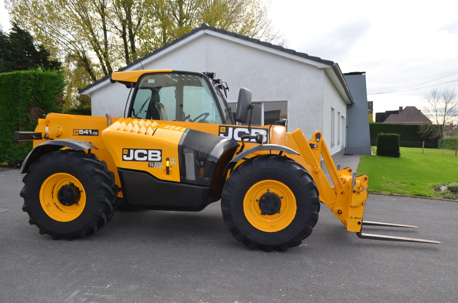 Телескопичен товарач JCB 541-70 Agri Super - изображение 8
