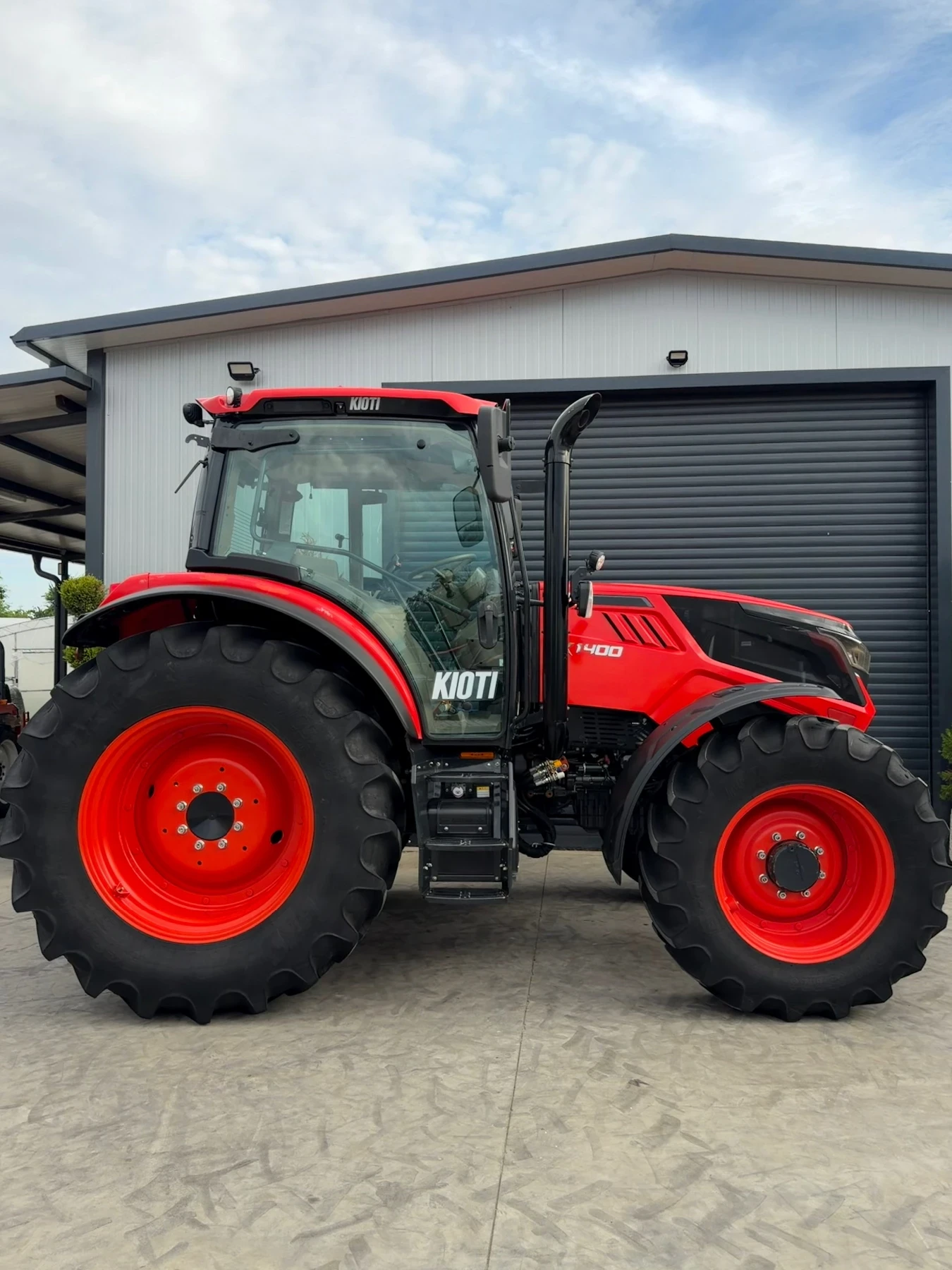 Трактор John Deere Kioti HX1400 140кс. 670мч., снимка 3 - Селскостопанска техника - 55038095