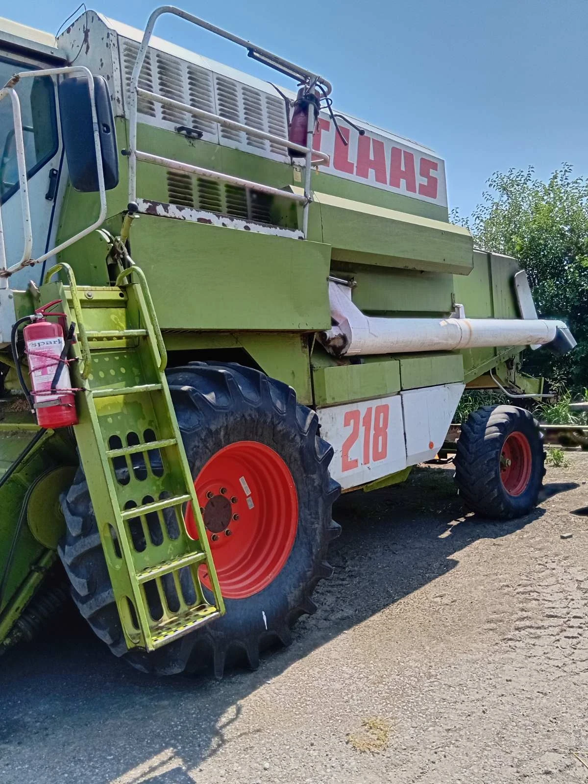 Комбайн Claas Mega 218, снимка 3 - Селскостопанска техника - 55364928