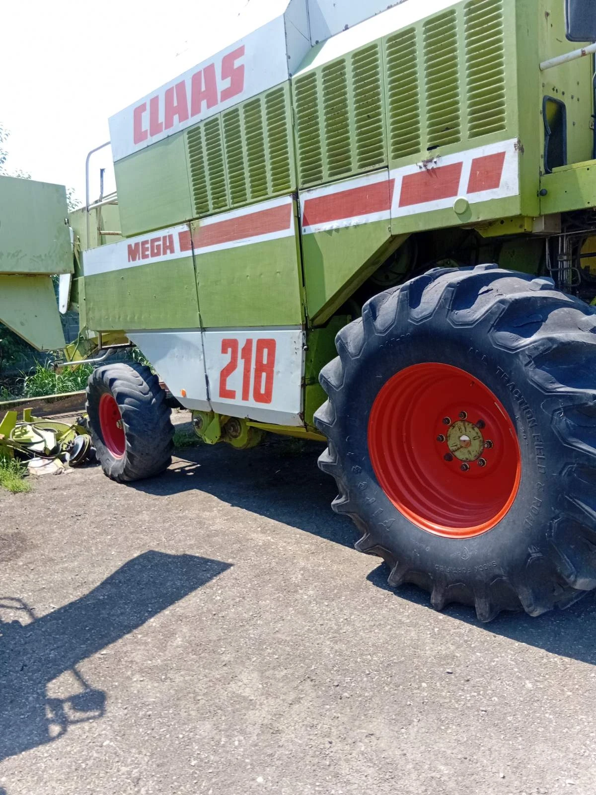 Комбайн Claas Mega 218, снимка 2 - Селскостопанска техника - 55364928