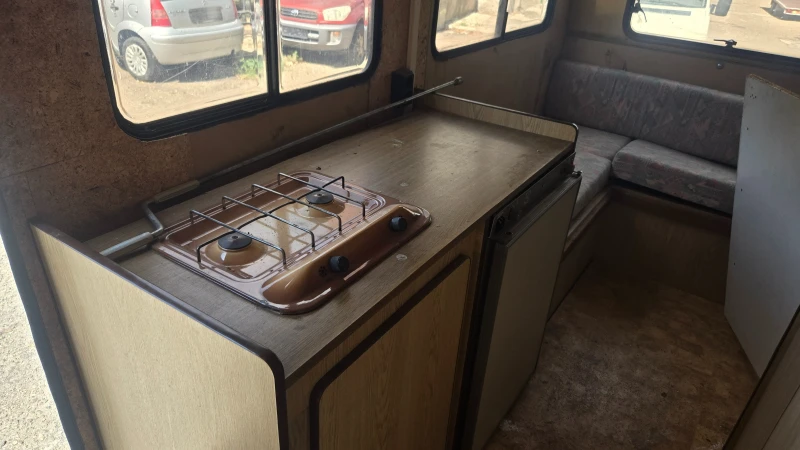 Кемпер Ford Transit, снимка 8 - Каравани и кемпери - 53393557