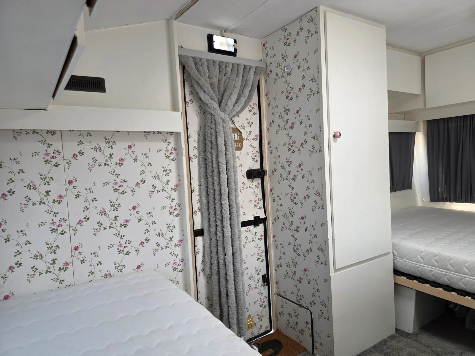 Каравана ABI CHATEAU 350, снимка 11 - Каравани и кемпери - 55709314