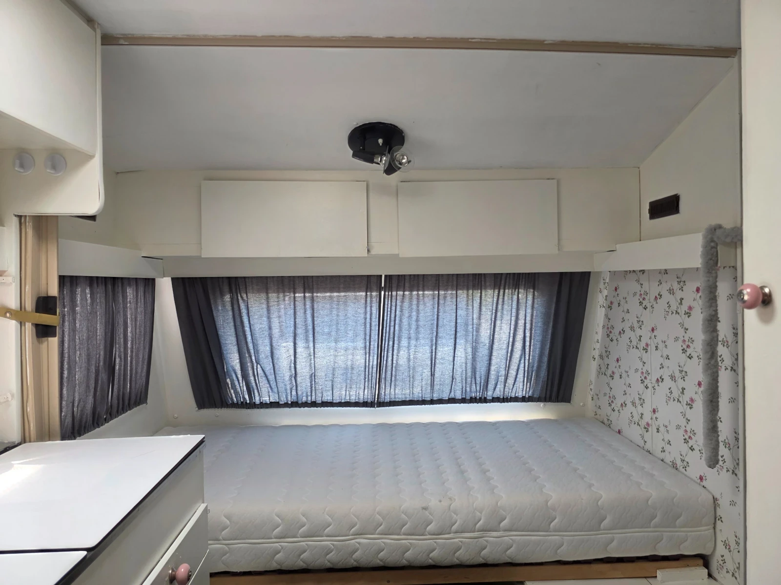 Каравана ABI CHATEAU 350, снимка 8 - Каравани и кемпери - 55709314