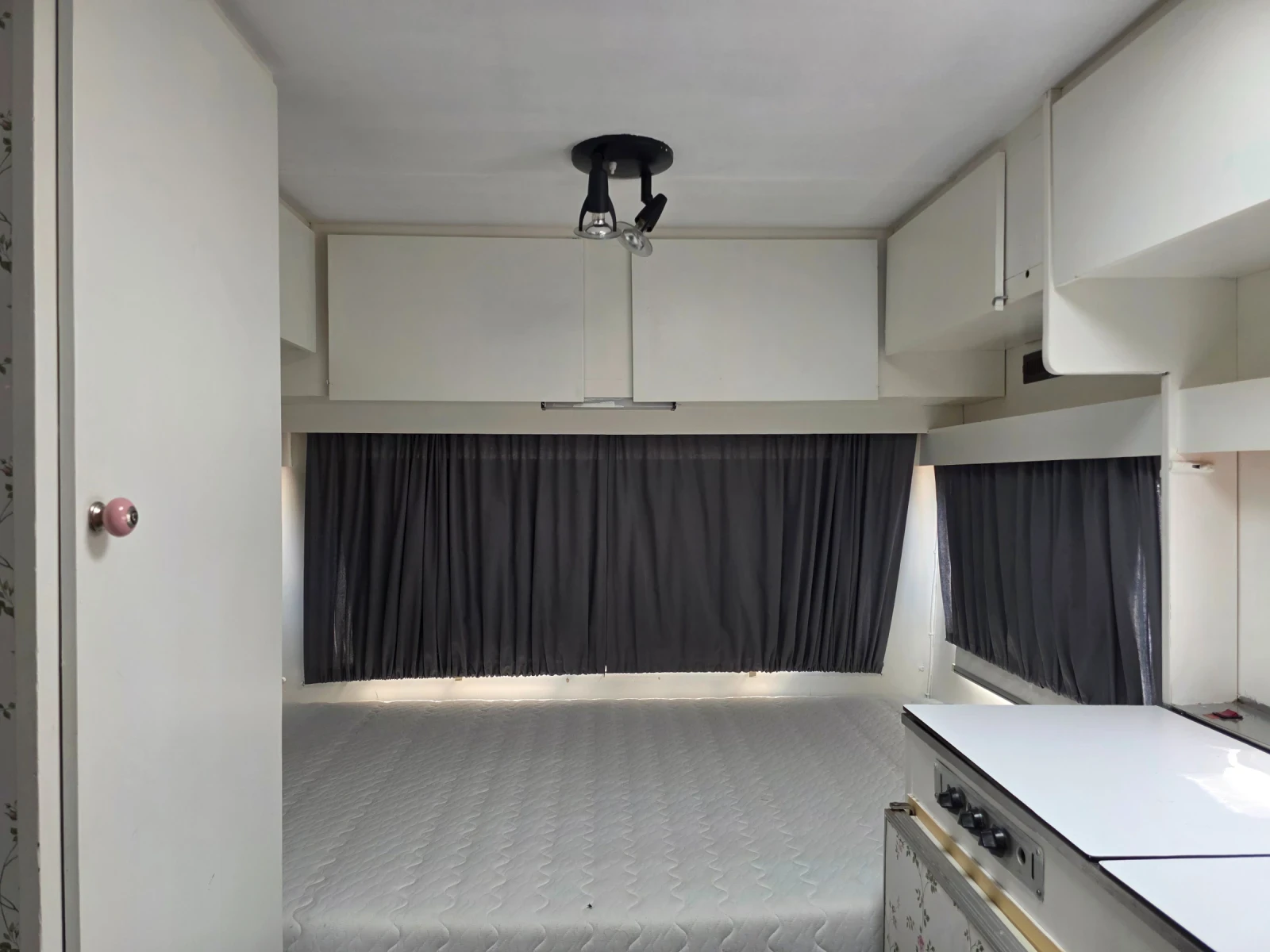 Каравана ABI CHATEAU 350, снимка 7 - Каравани и кемпери - 55709314