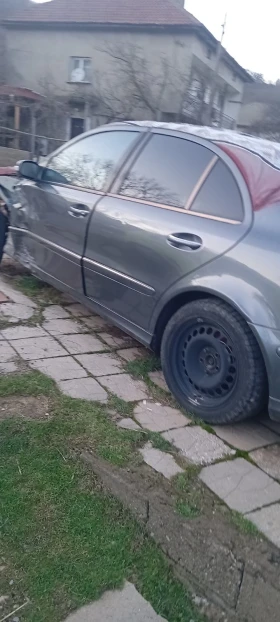 Mercedes-Benz E 220, снимка 10