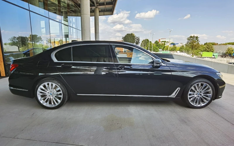 BMW 750 Li xDrive Pure Excellence, снимка 2 - Автомобили и джипове - 45824688