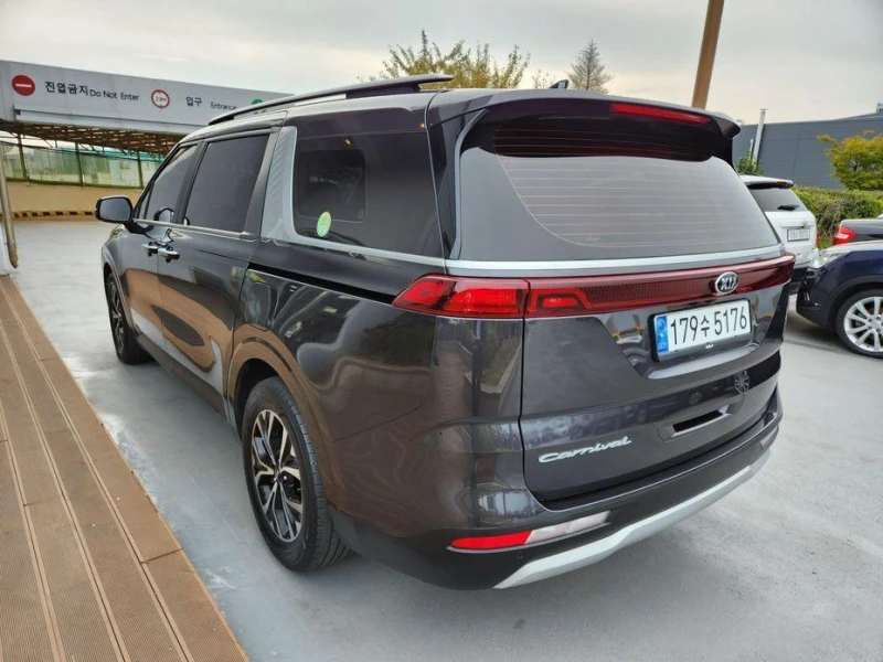 Kia Carnival, снимка 7 - Автомобили и джипове - 51957072