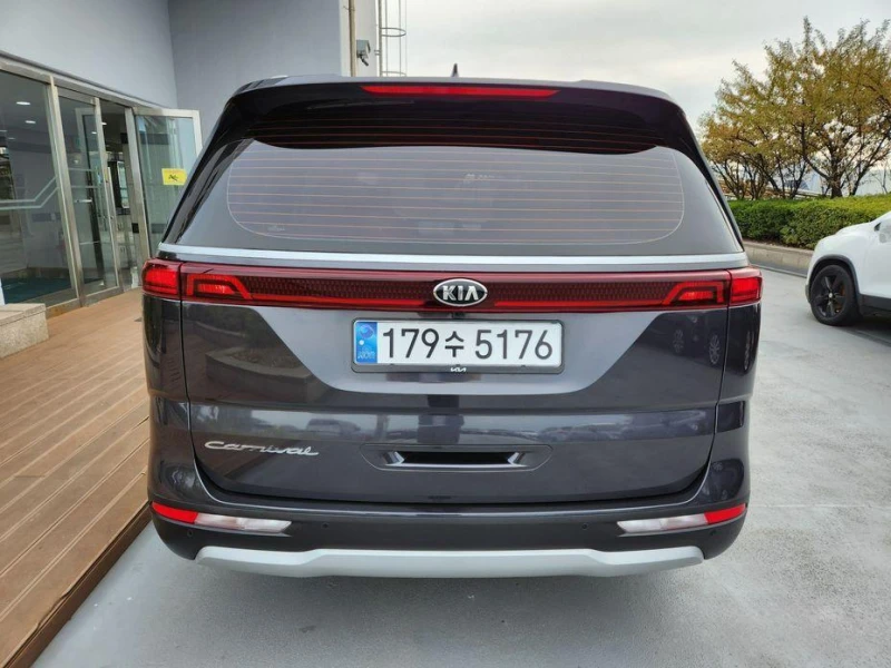 Kia Carnival, снимка 6 - Автомобили и джипове - 51957072