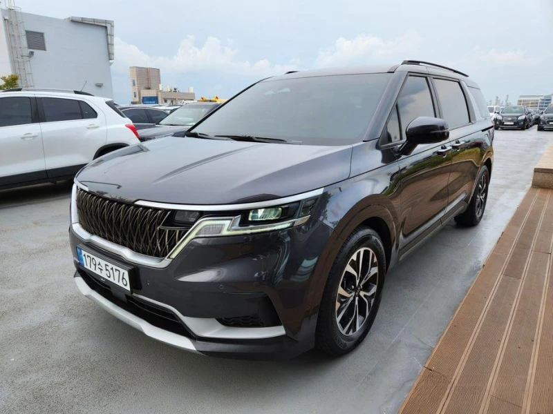 Kia Carnival, снимка 2 - Автомобили и джипове - 51957072