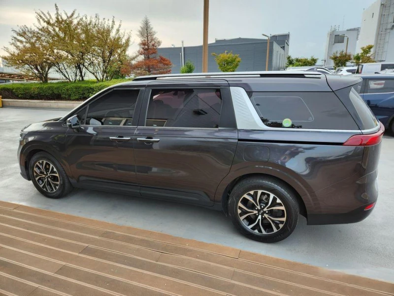 Kia Carnival, снимка 8 - Автомобили и джипове - 51957072