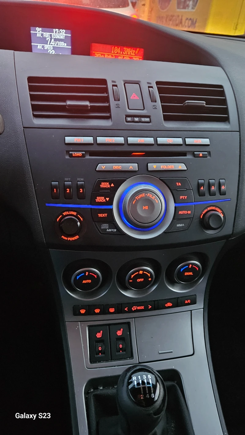 Mazda 3, снимка 15 - Автомобили и джипове - 52066157