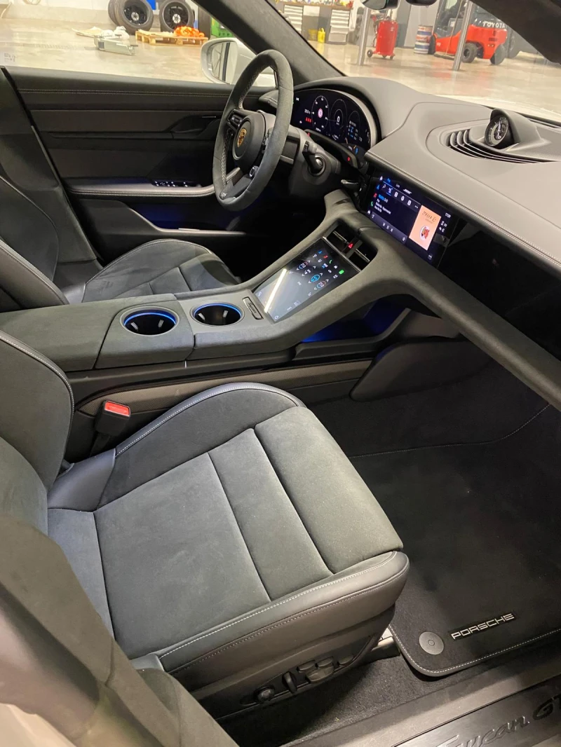 Porsche Taycan GTS* Chrono* HuD* Pano, снимка 10 - Автомобили и джипове - 52535032