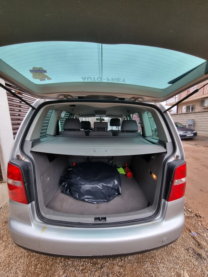 VW Touran, снимка 11 - Автомобили и джипове - 52673438