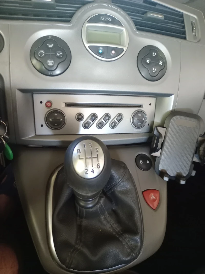 Renault Grand scenic, снимка 10 - Автомобили и джипове - 52841829