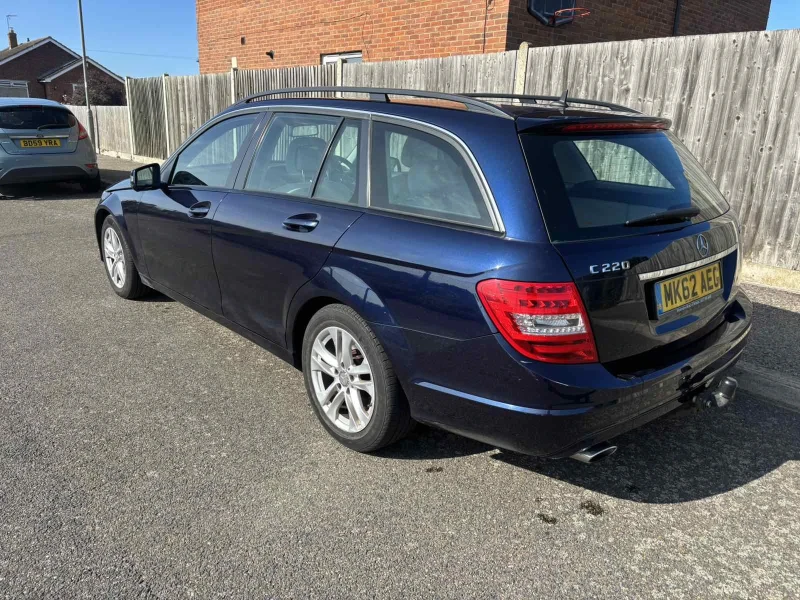 Mercedes-Benz C 220 CDI, снимка 3 - Автомобили и джипове - 52942690