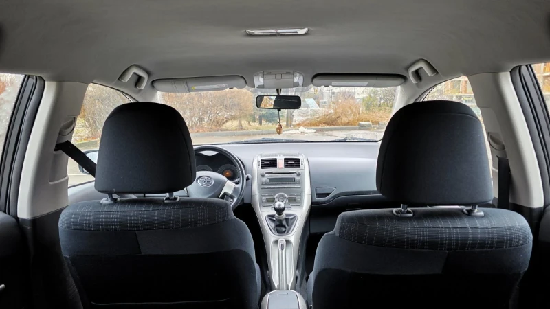 Toyota Auris, снимка 13 - Автомобили и джипове - 53375559