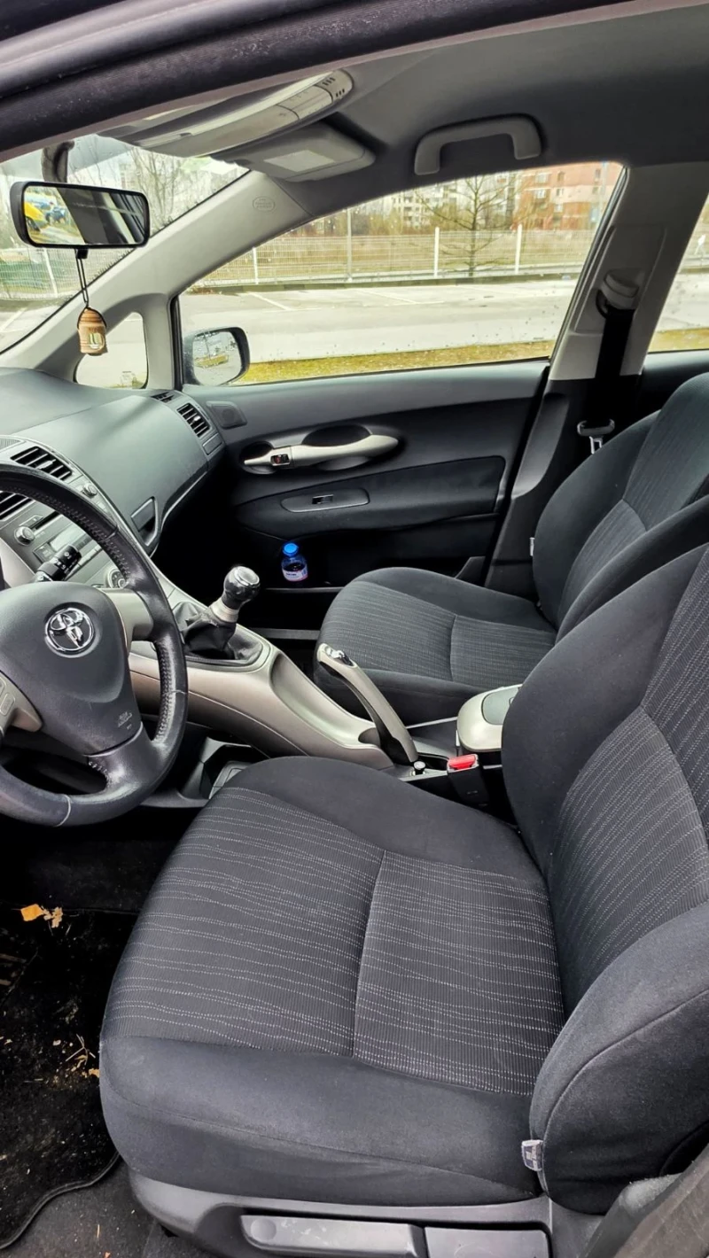Toyota Auris, снимка 14 - Автомобили и джипове - 53375559
