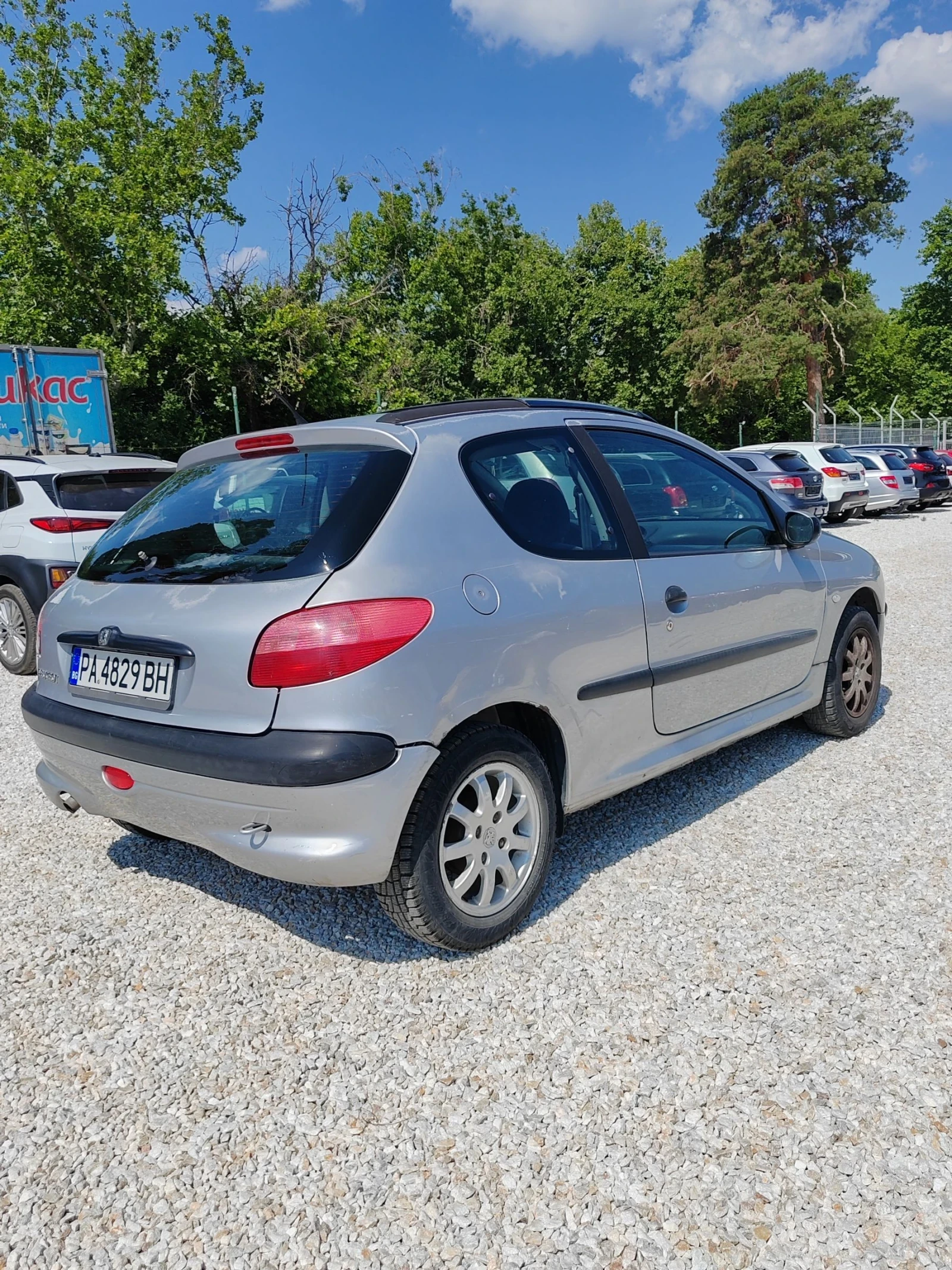 Peugeot 206 1.4, 75к.с. - изображение 3
