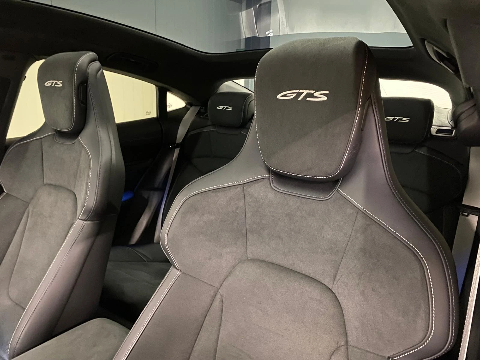 Porsche Taycan GTS* Chrono* HuD* Pano | Mobile.bg   11