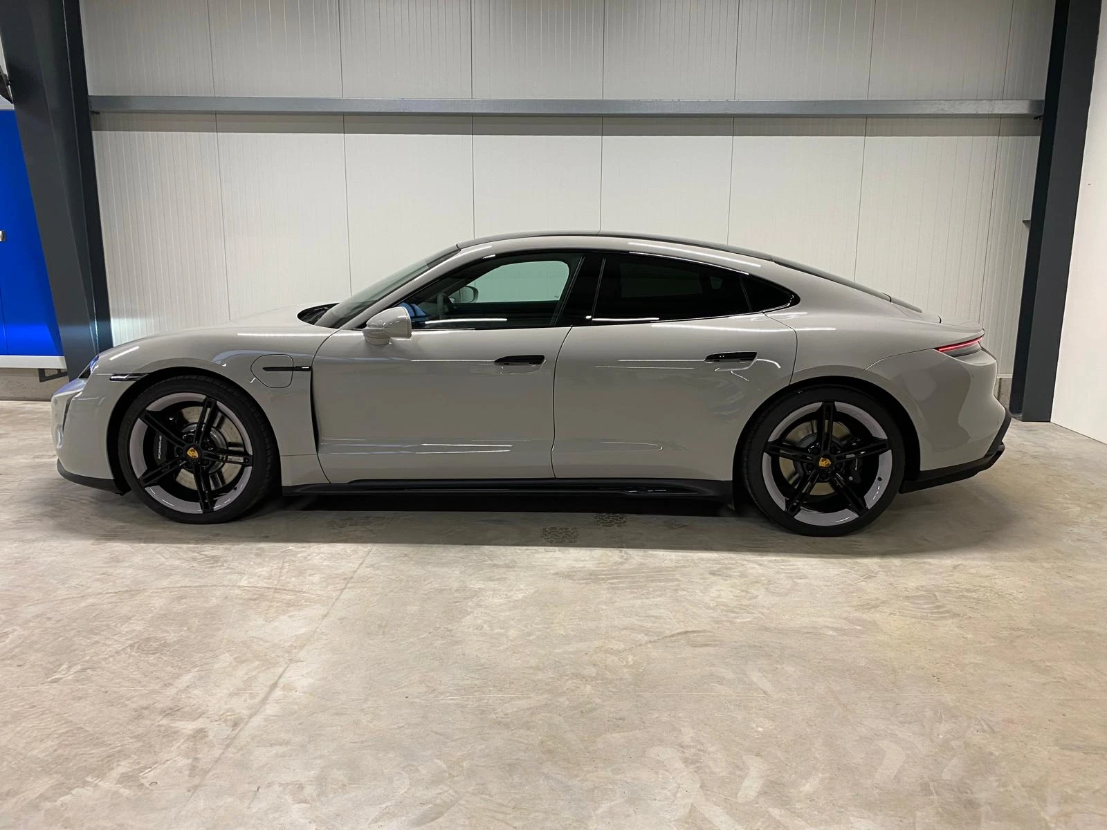 Porsche Taycan GTS* Chrono* HuD* Pano - изображение 2