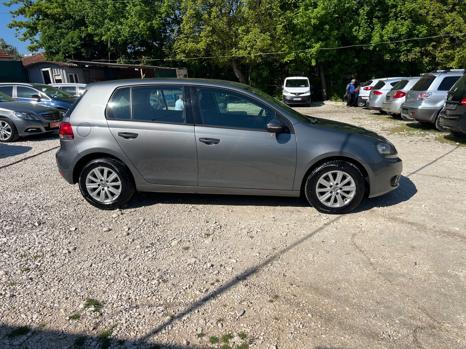 VW Golf 1.6 TDI, снимка 2 - Автомобили и джипове - 52550829