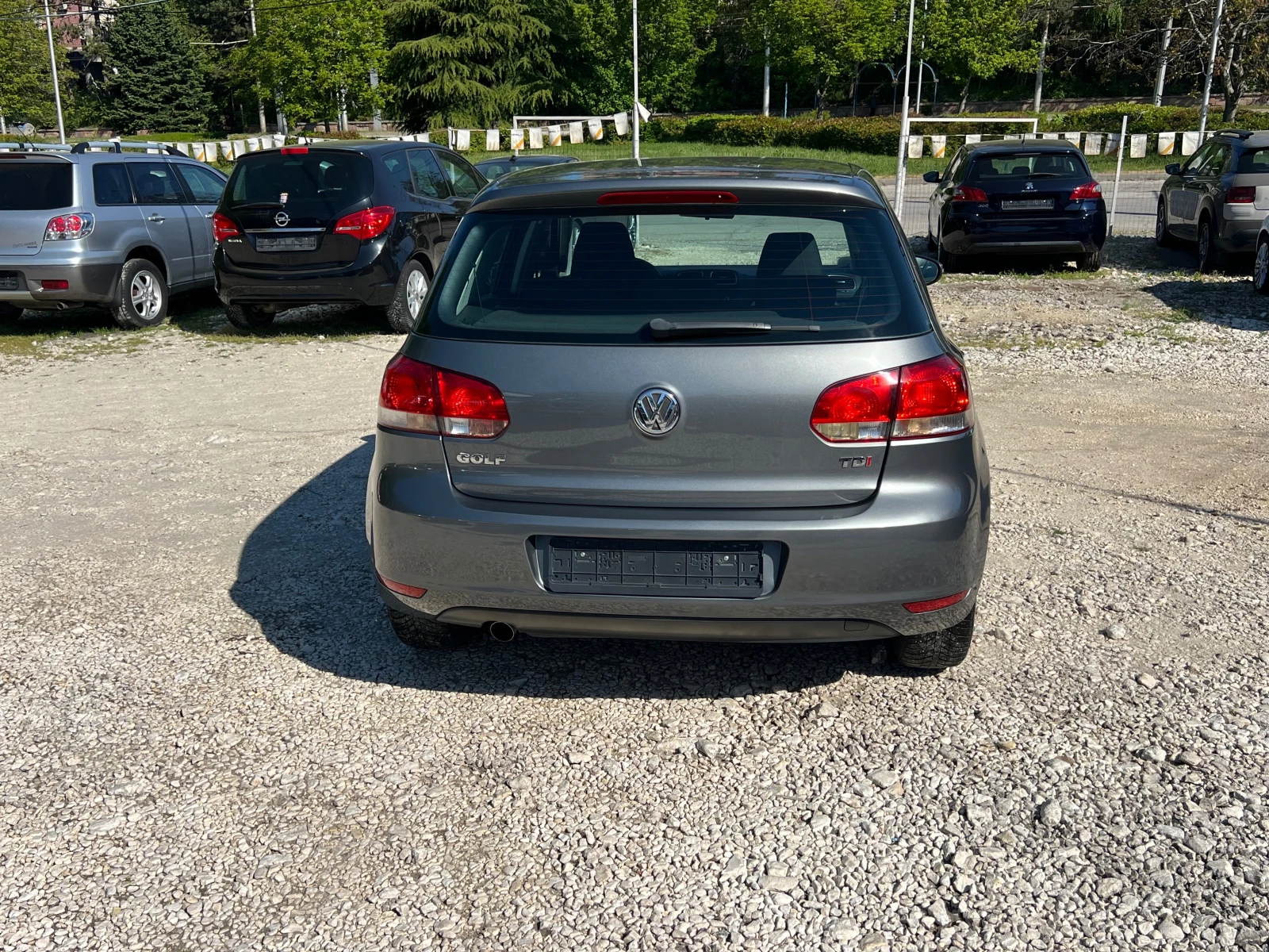 VW Golf 1.6 TDI, снимка 4 - Автомобили и джипове - 52550829
