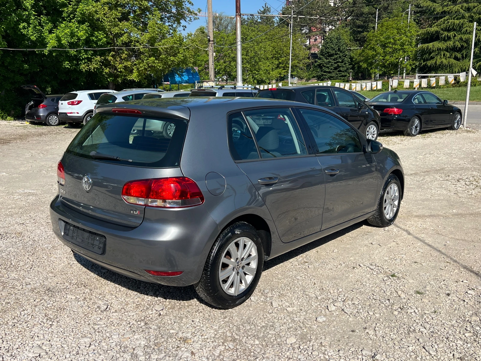 VW Golf 1.6 TDI, снимка 3 - Автомобили и джипове - 52550829