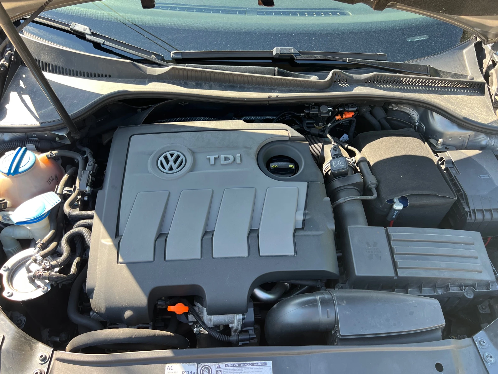 VW Golf 1.6 TDI, снимка 17 - Автомобили и джипове - 52550829