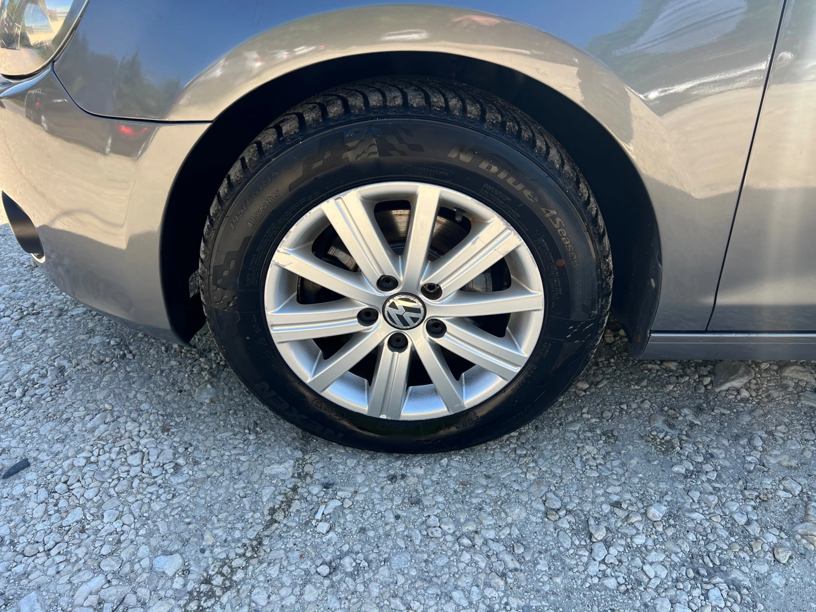 VW Golf 1.6 TDI, снимка 9 - Автомобили и джипове - 52550829