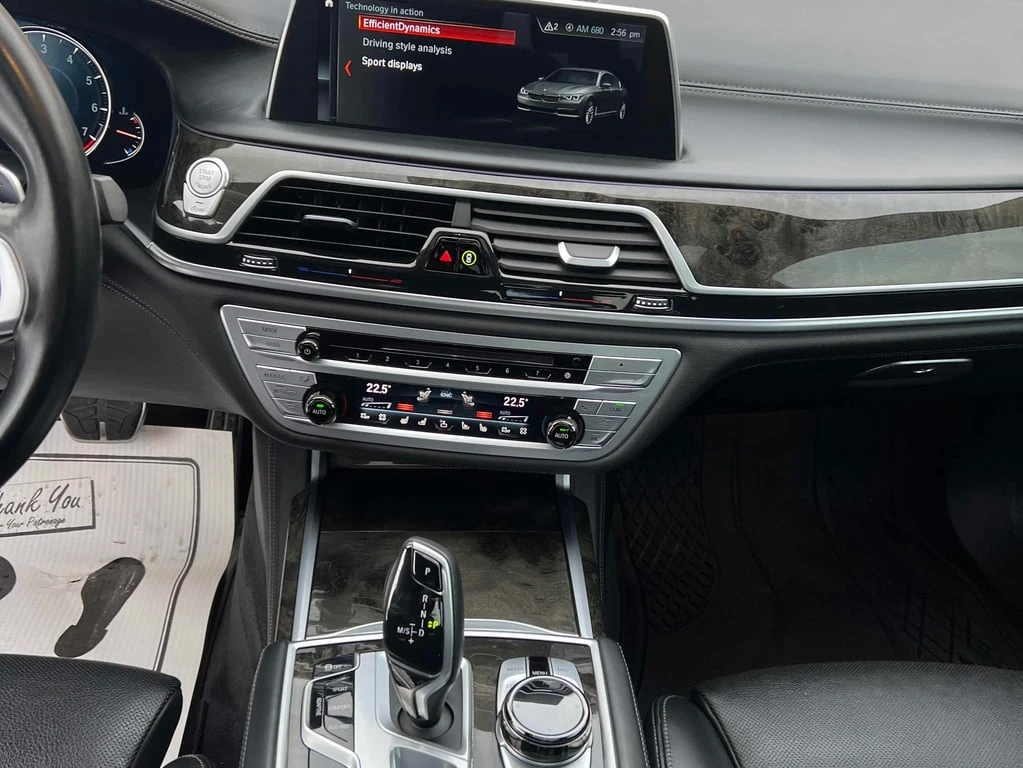 BMW 750 2019 xDrive Sedan * CARFAX * БЕЗ ПЪРВОНАЧАЛНА - изображение 9