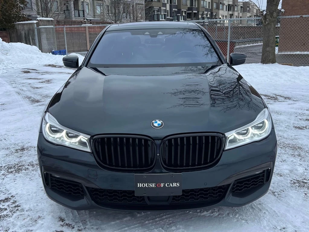 BMW 750 2019 xDrive Sedan * CARFAX * БЕЗ ПЪРВОНАЧАЛНА - изображение 2