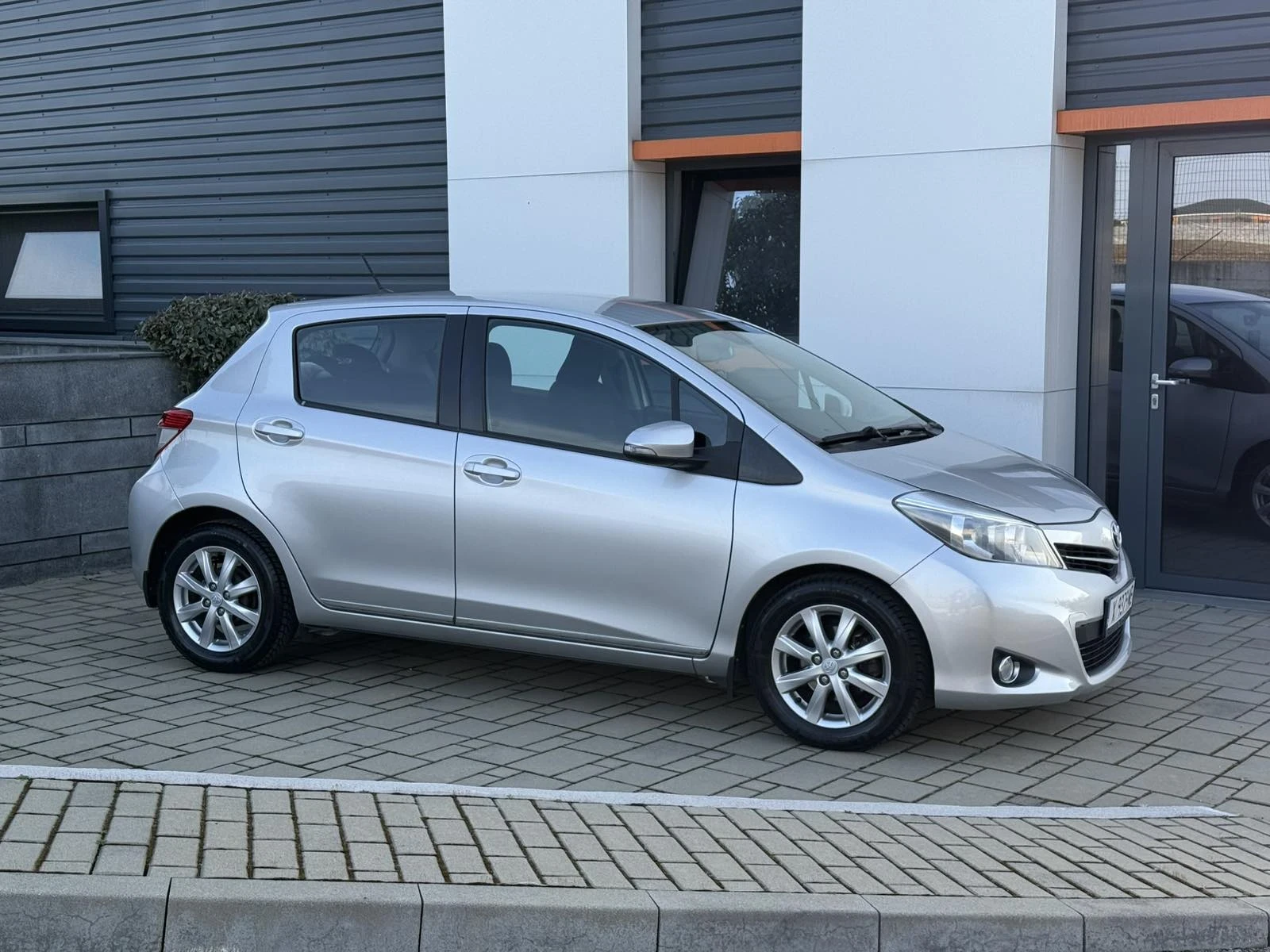 Toyota Yaris 1.4 90cc NAVI | Mobile.bg � ����������� 3