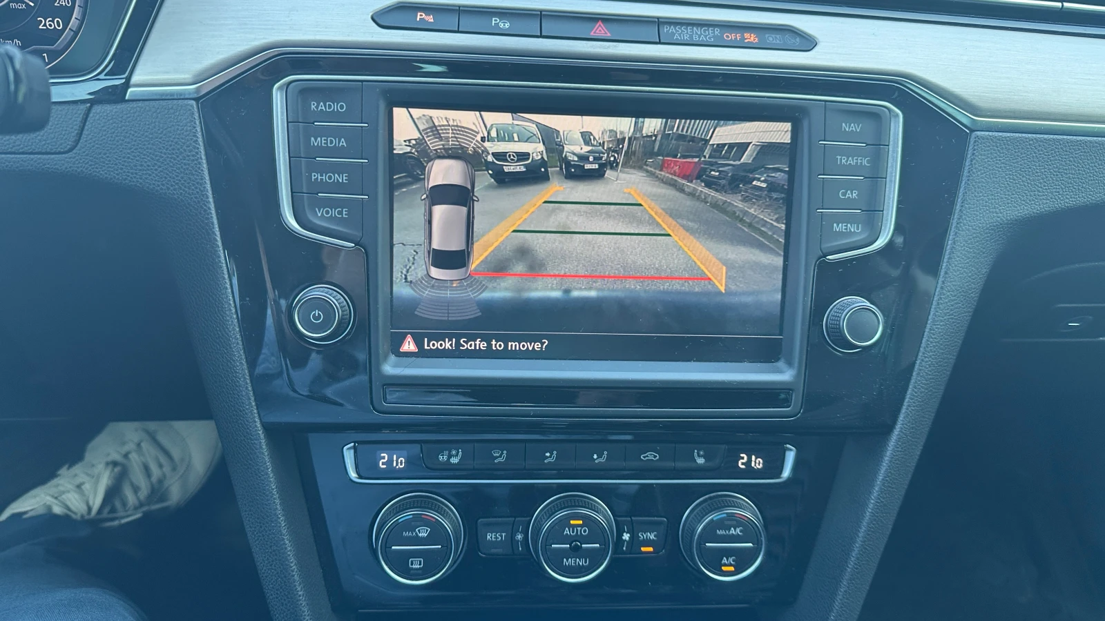 VW Passat 2.0 TDI 4Motion от България, снимка 14 - Автомобили и джипове - 53864477